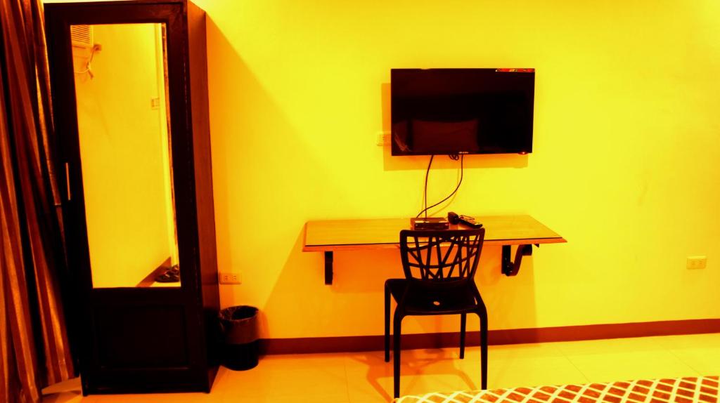 TV a/nebo společenská místnost v ubytování Urbantel Hotel