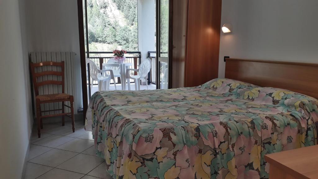 Hotel Roburent - Housity