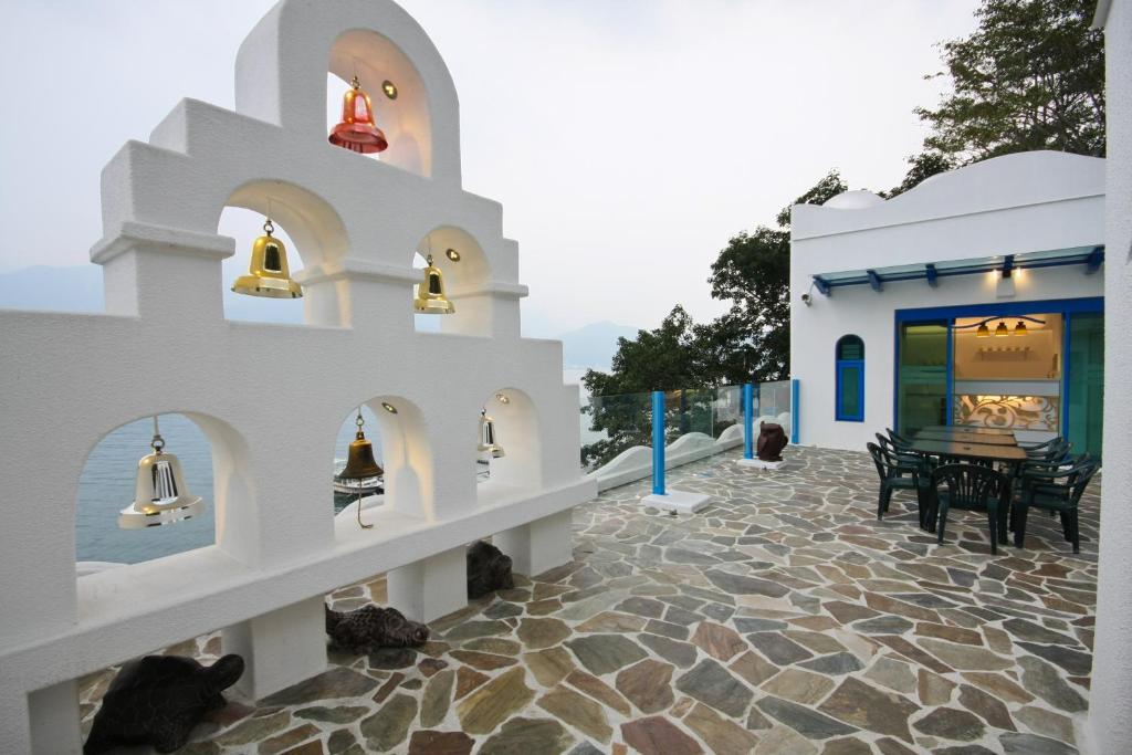 a patio with a table and chairs and a building at Sun Fog Hotel in Yuchi