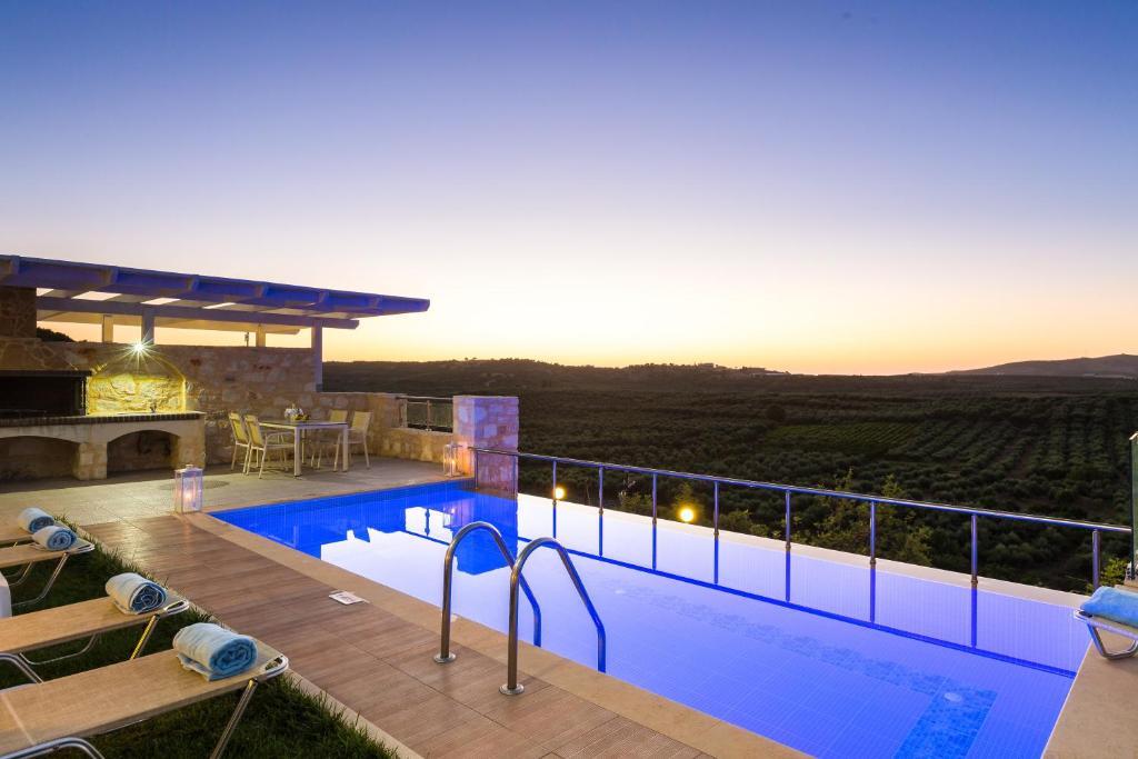 Basen w obiekcie Kampos Villas, pure elegance, By ThinkVilla lub w pobliżu