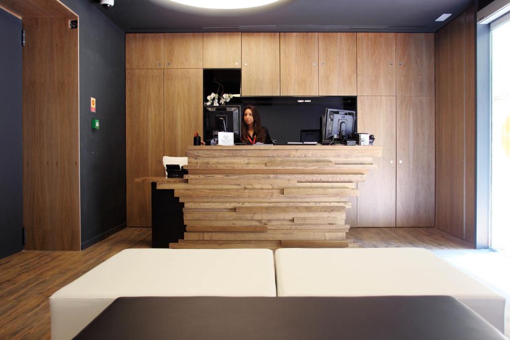 TV a/nebo společenská místnost v ubytování Room Mate Pau, Barcelona