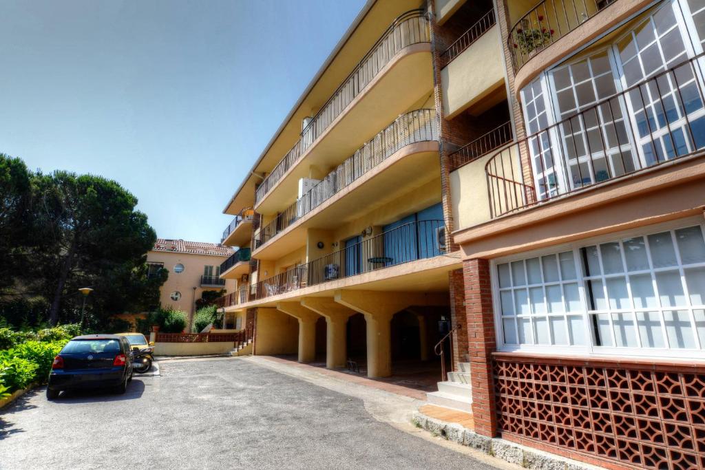 a car parked in a parking lot next to a building at Quintas de Sant Pol, a 50 metros de la playa de Sant Pol E29049 in Sant Feliu de Guíxols