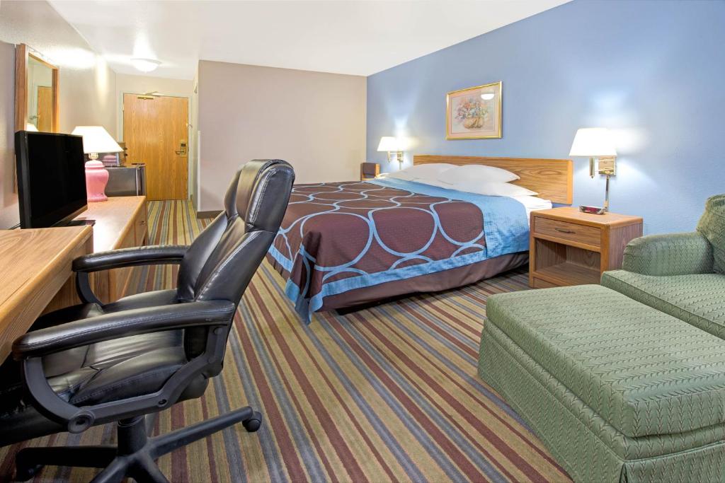 Super 8 by Wyndham Pontoon Beach IL/St. Louis MO Area - 特大号床间 - 可吸烟