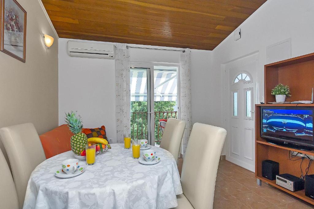 TV a/nebo společenská místnost v ubytování Apartment Neven