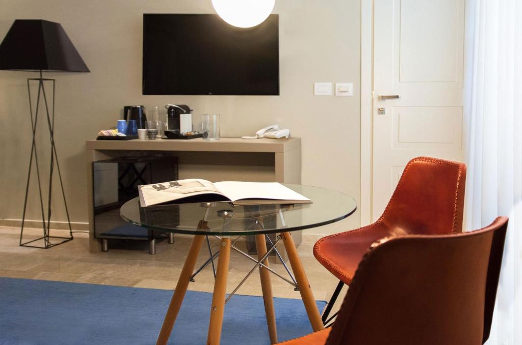 Příslušenství pro přípravu čaje a kávy v ubytování CinqueSuites Ortigia