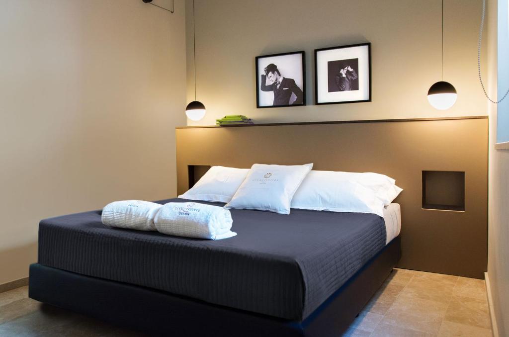Postel nebo postele na pokoji v ubytování CinqueSuites Ortigia
