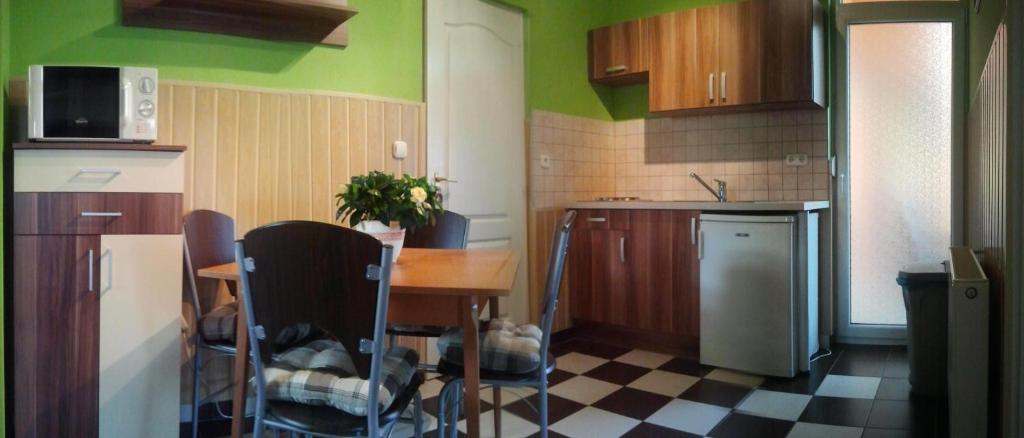 Kuchyň nebo kuchyňský kout v ubytování Napsugár Resort