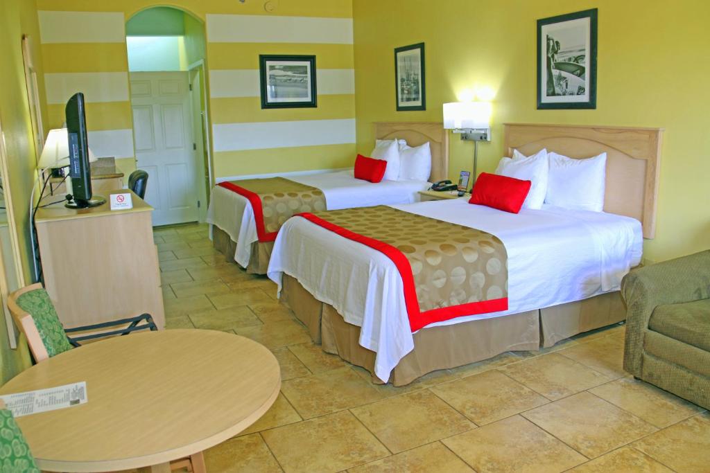 Ein Bett oder Betten in einem Zimmer der Unterkunft Ramada by Wyndham &amp; Suites South Padre Island