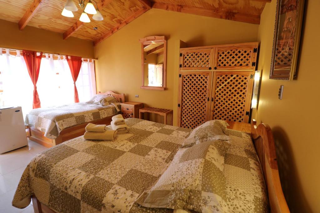 מיטה או מיטות בחדר ב-Hotel Corvatsch