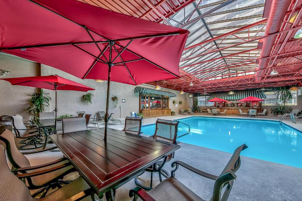 Bazén v ubytování Plaza Resort Club Reno nebo v jeho okolí