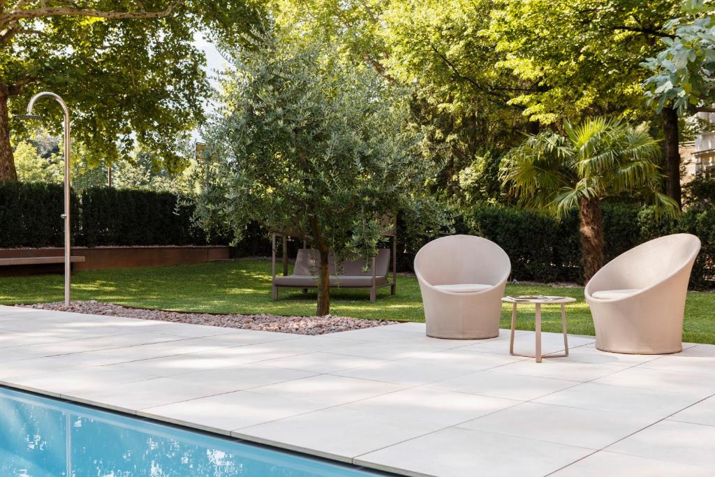 Bazén v ubytování Windsor Merano Hotel & Suites nebo v jeho okolí