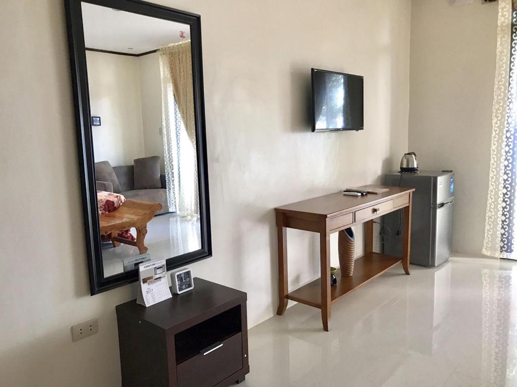 Bentrina Diving Resort - Deluxe King Room