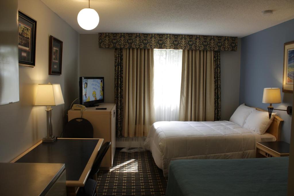 Ένα ή περισσότερα κρεβάτια σε δωμάτιο στο Hillcrest Motel
