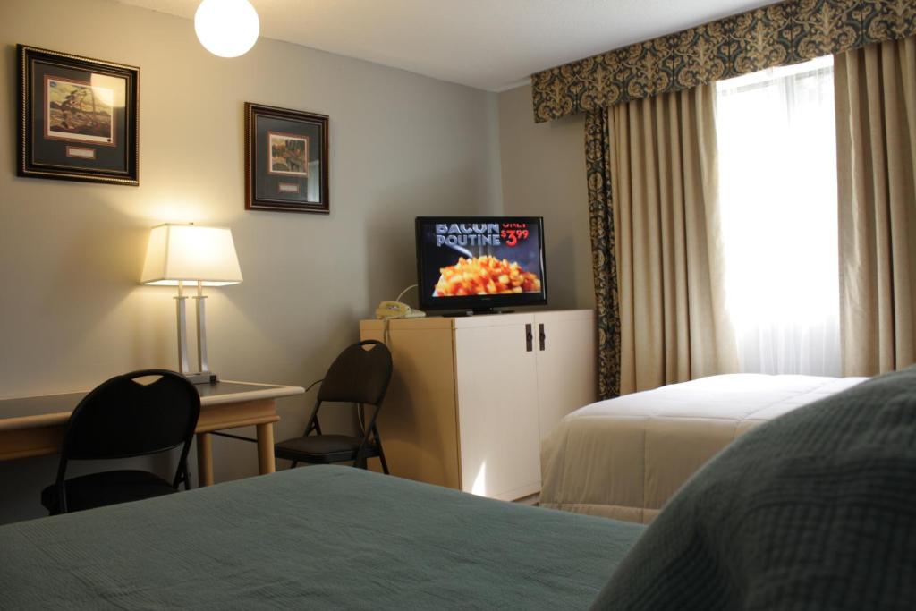 Ένα ή περισσότερα κρεβάτια σε δωμάτιο στο Hillcrest Motel