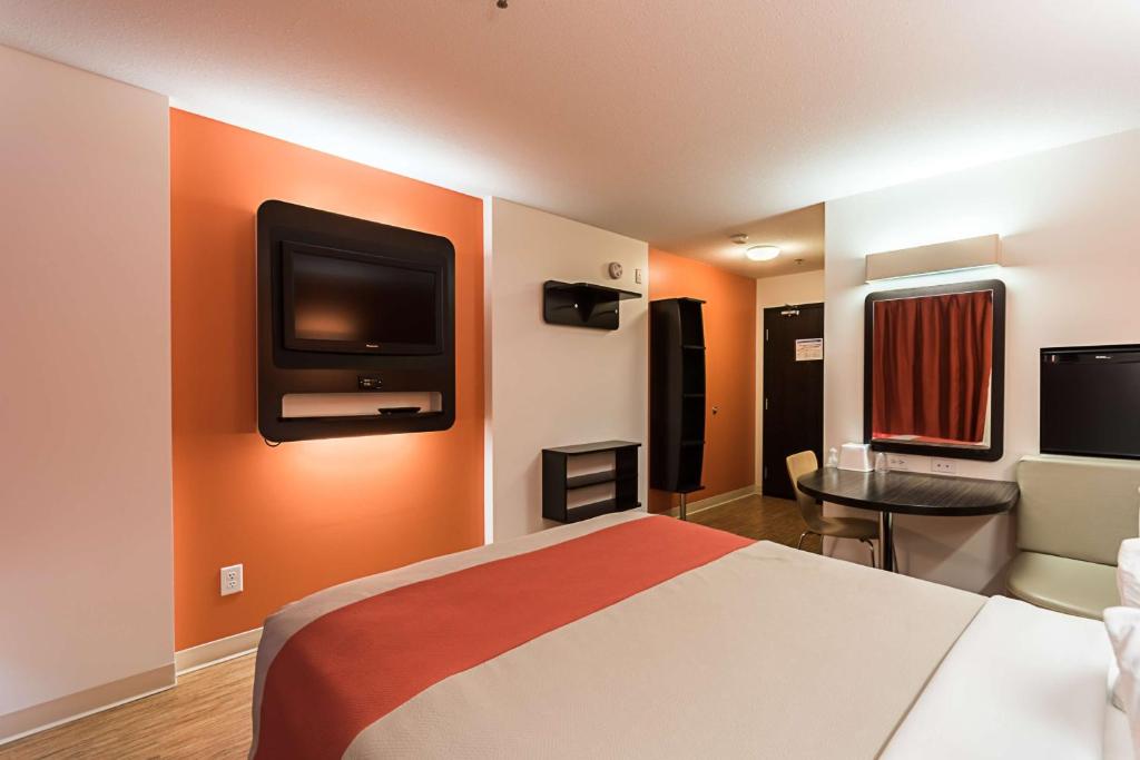 Postel nebo postele na pokoji v ubytování Motel 6-Moosomin, SK