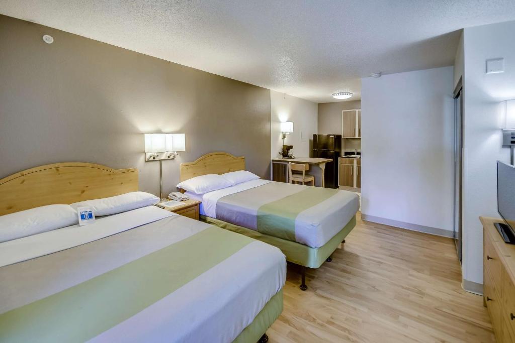 Studio 6-Houston, TX - Hobby South - Quadruple Room - Disability Access - Non-Smoking