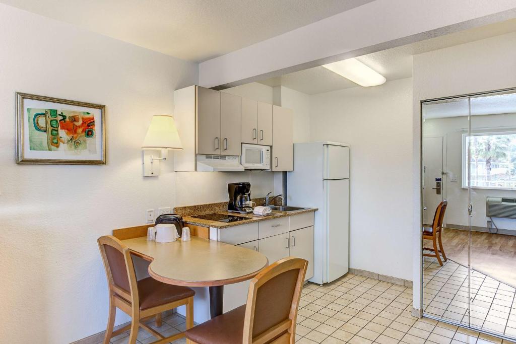 Studio 6 Extended Stay - Kissimmee, FL - Orlando photo