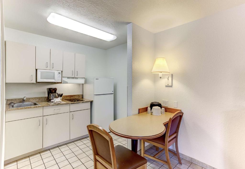 Studio 6 Extended Stay - Kissimmee, FL - Orlando photo