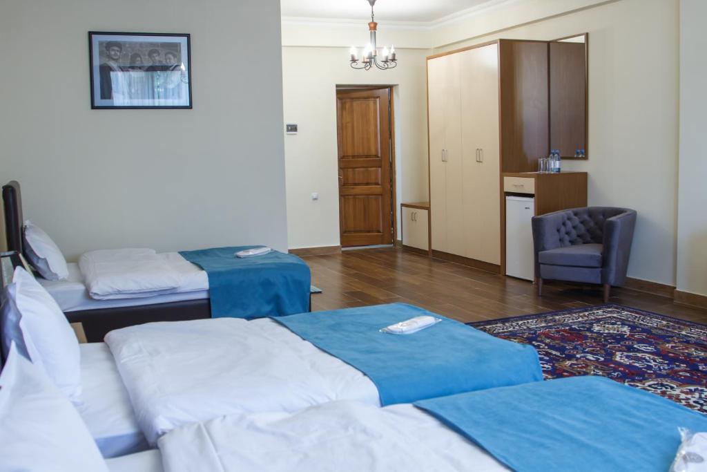 Postel nebo postele na pokoji v ubytování Hotel Plaza Viktoria