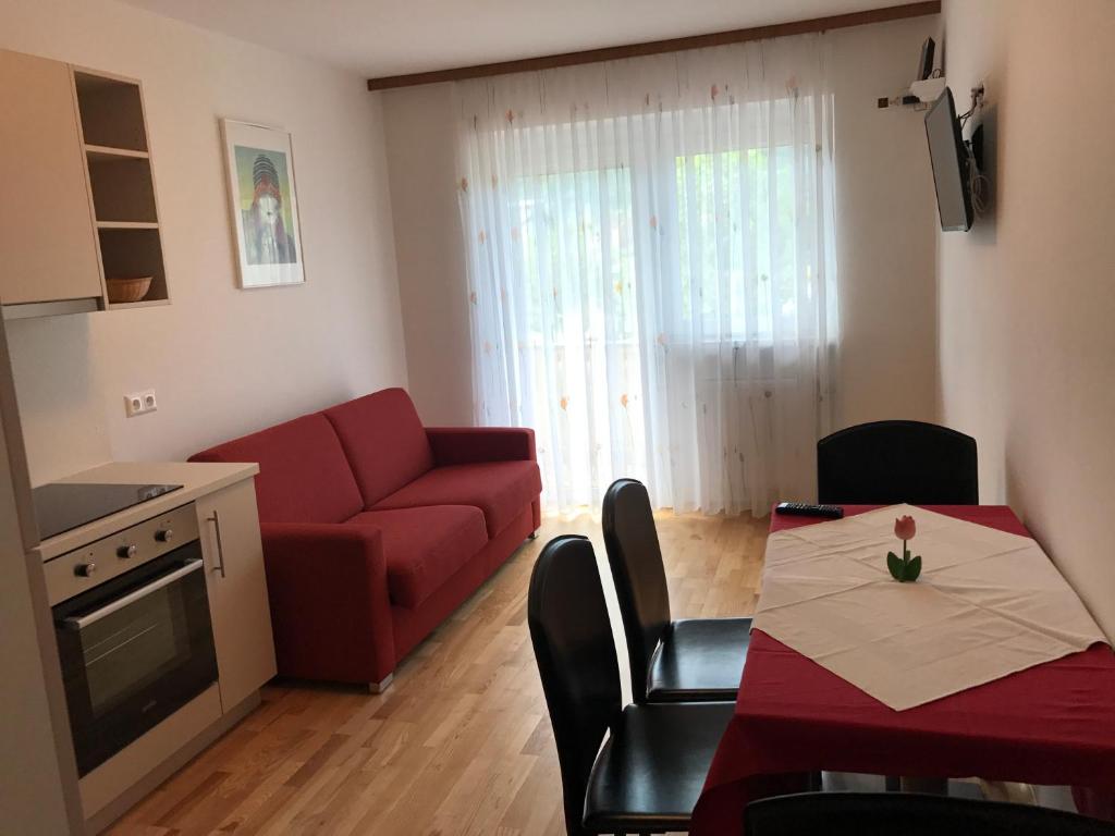 Kuchyň nebo kuchyňský kout v ubytování Apartementhaus Helene am Klopeinersee