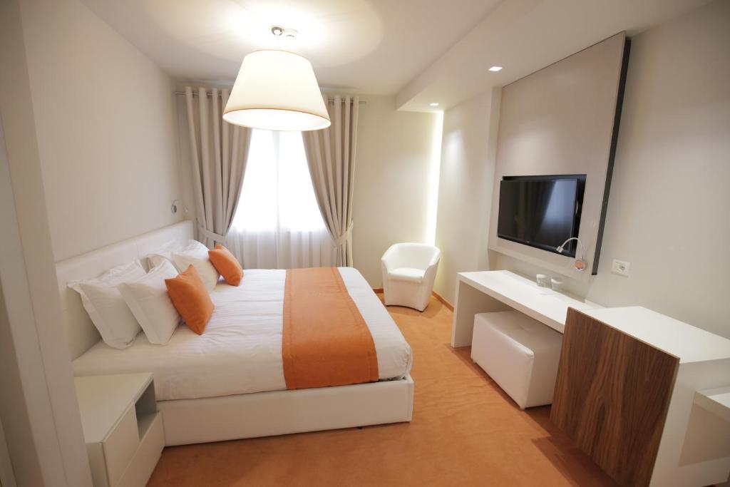 Ένα ή περισσότερα κρεβάτια σε δωμάτιο στο Hotel Bulqiza
