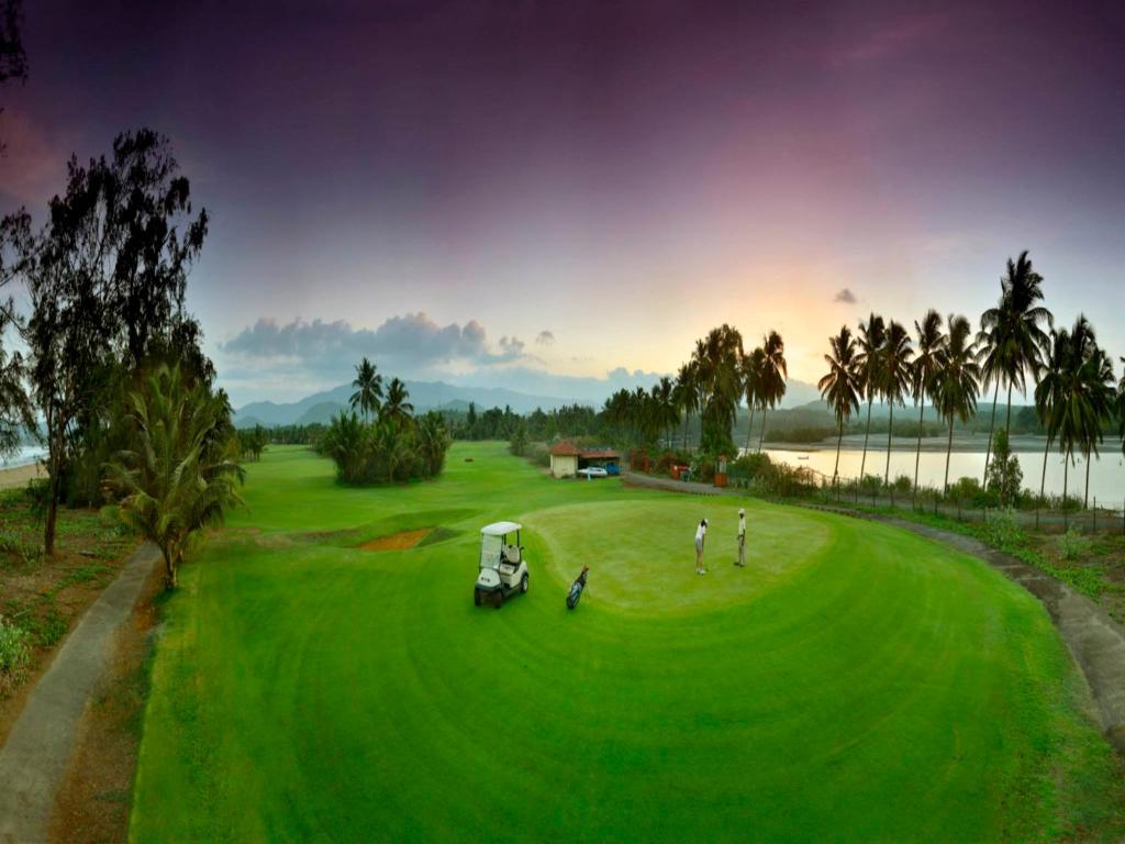 Golf v rezortu nebo okolí