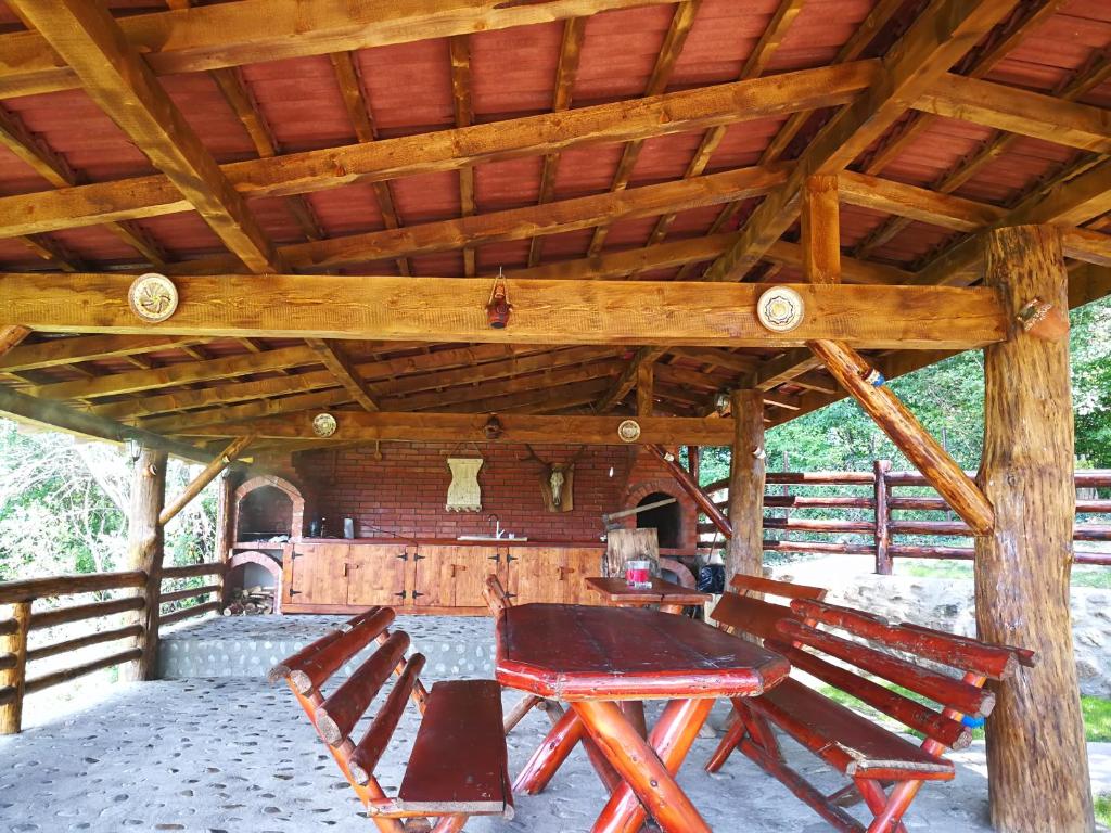 Fotografie z fotogalerie ubytování Pensiunea La Maria Lu' Sandoiu v destinaci Poenari