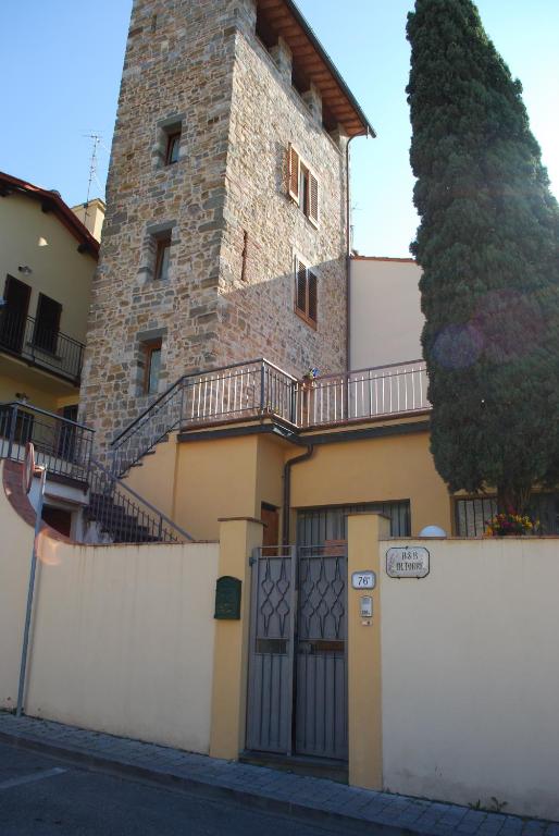 a large building with a gate and a fence at In Torre in Signa