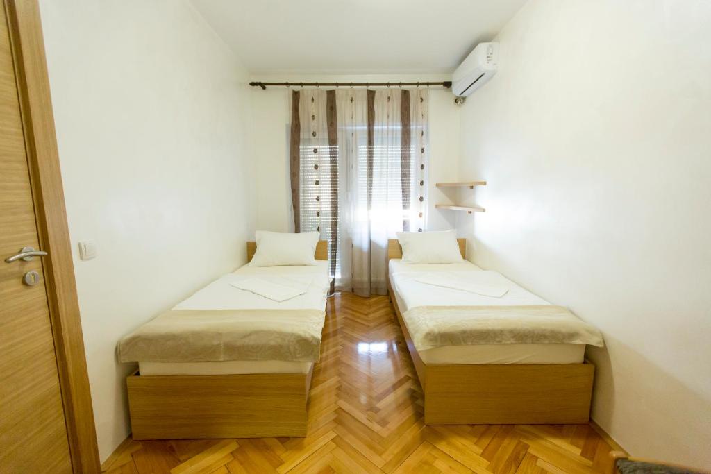 Postel nebo postele na pokoji v ubytování Apartmani Amaro