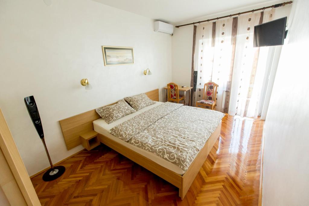Postel nebo postele na pokoji v ubytování Apartmani Amaro