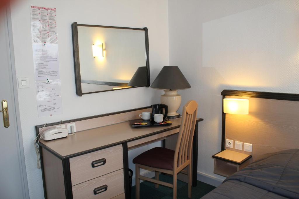 Postel nebo postele na pokoji v ubytování Hôtel de la Meuse