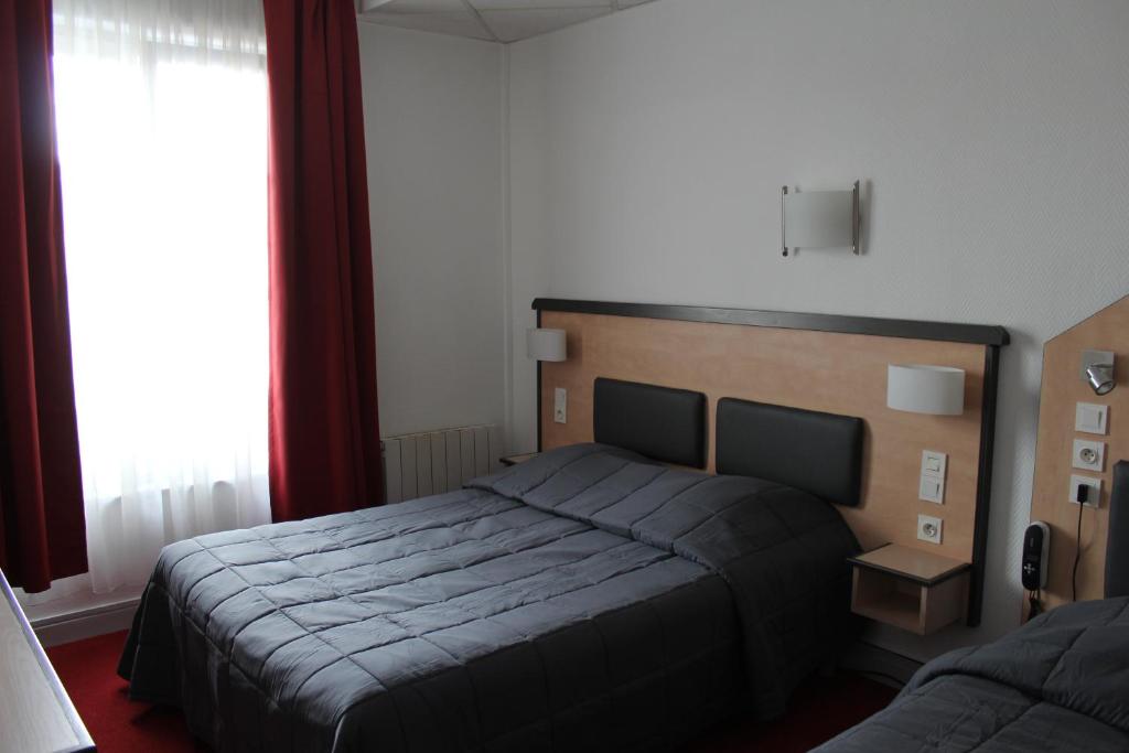 Postel nebo postele na pokoji v ubytování Hôtel de la Meuse