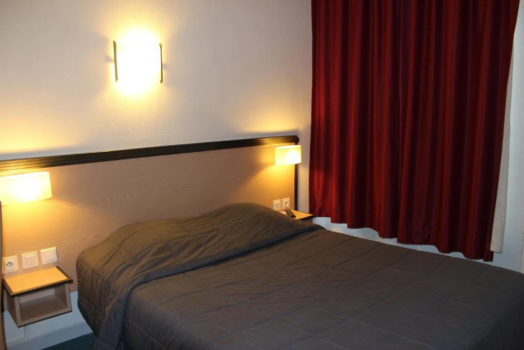 Postel nebo postele na pokoji v ubytování Hôtel de la Meuse