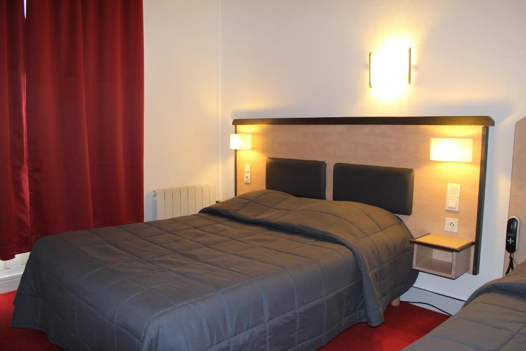 Postel nebo postele na pokoji v ubytování Hôtel de la Meuse