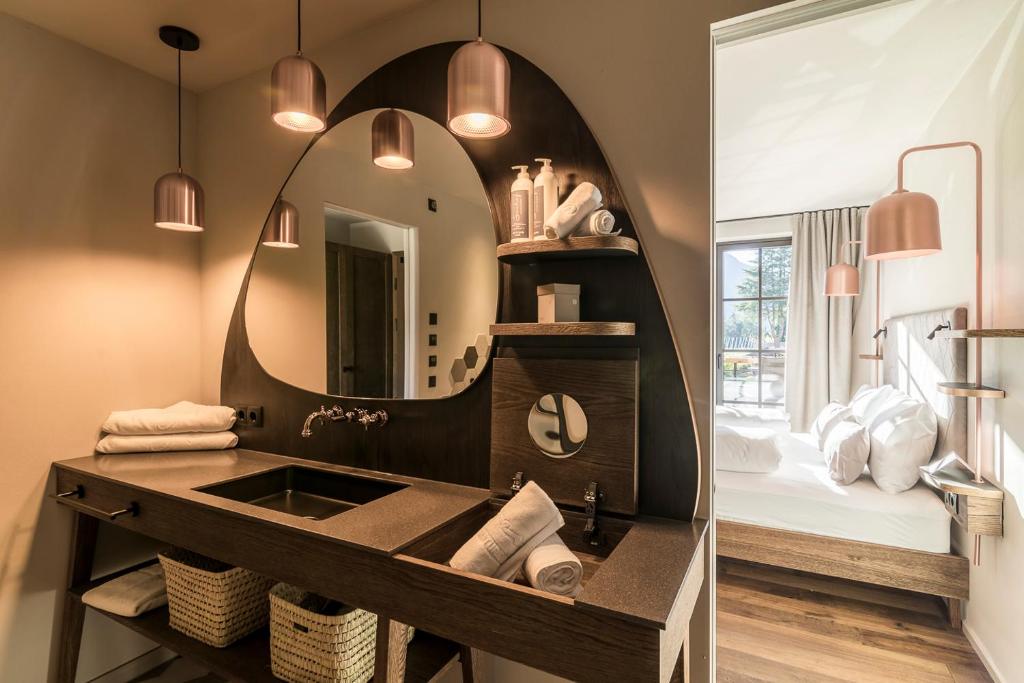 Fotografie z fotogalerie ubytování Hotel Seehof Nature Retreat v destinaci Naz-Sciaves