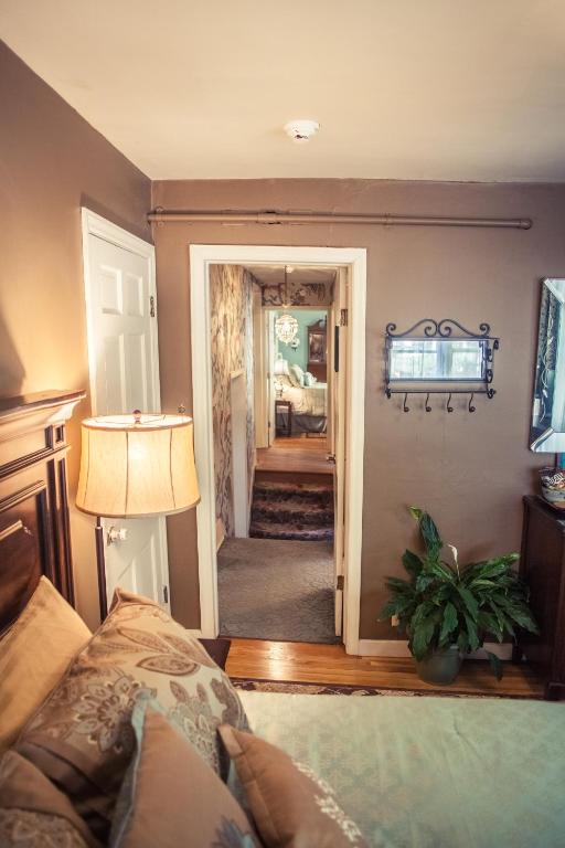 Silver Heart Inn & Cottages - 