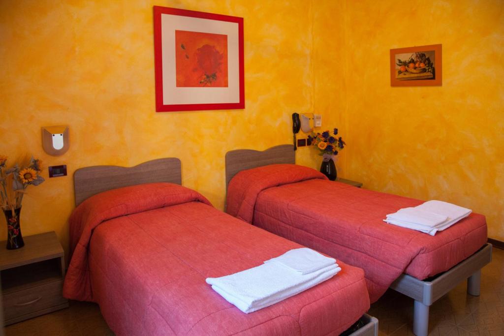 Postel nebo postele na pokoji v ubytování Hotel STELLA D'ORO