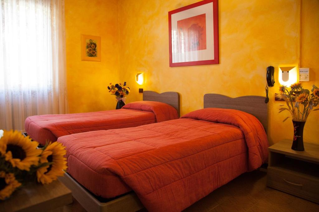 Postel nebo postele na pokoji v ubytování Hotel STELLA D'ORO