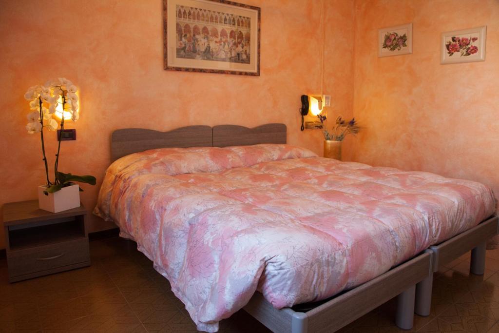 Postel nebo postele na pokoji v ubytování Hotel STELLA D'ORO