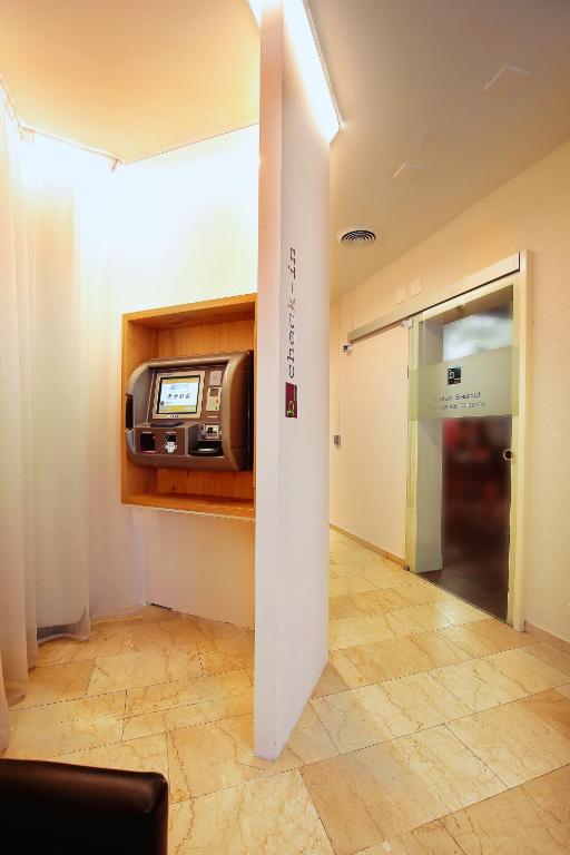 b-smart motel Basel - Resim 12