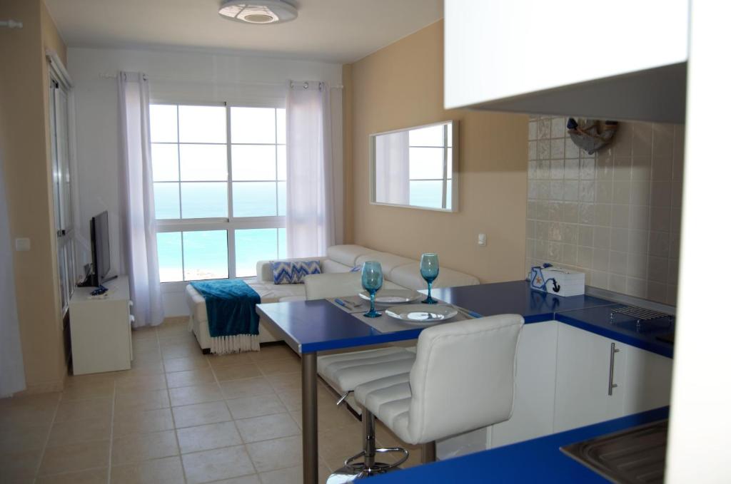 Część wypoczynkowa w obiekcie Apartamento Vista Esmeralda en Playa Paraiso