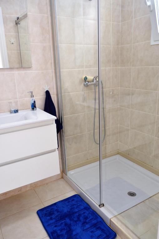 Łazienka w obiekcie Apartamento Vista Esmeralda en Playa Paraiso