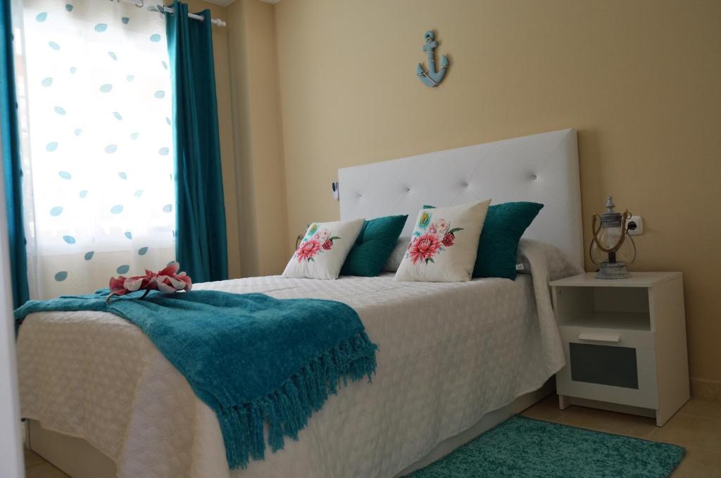 Łóżko lub łóżka w pokoju w obiekcie Apartamento Vista Esmeralda en Playa Paraiso