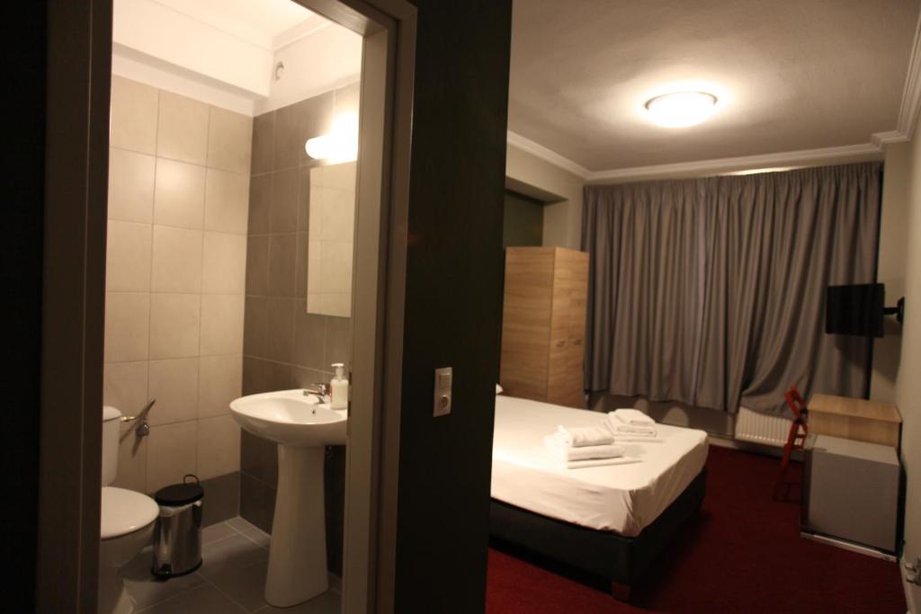 Stay Hybrid Youth Hostel photo