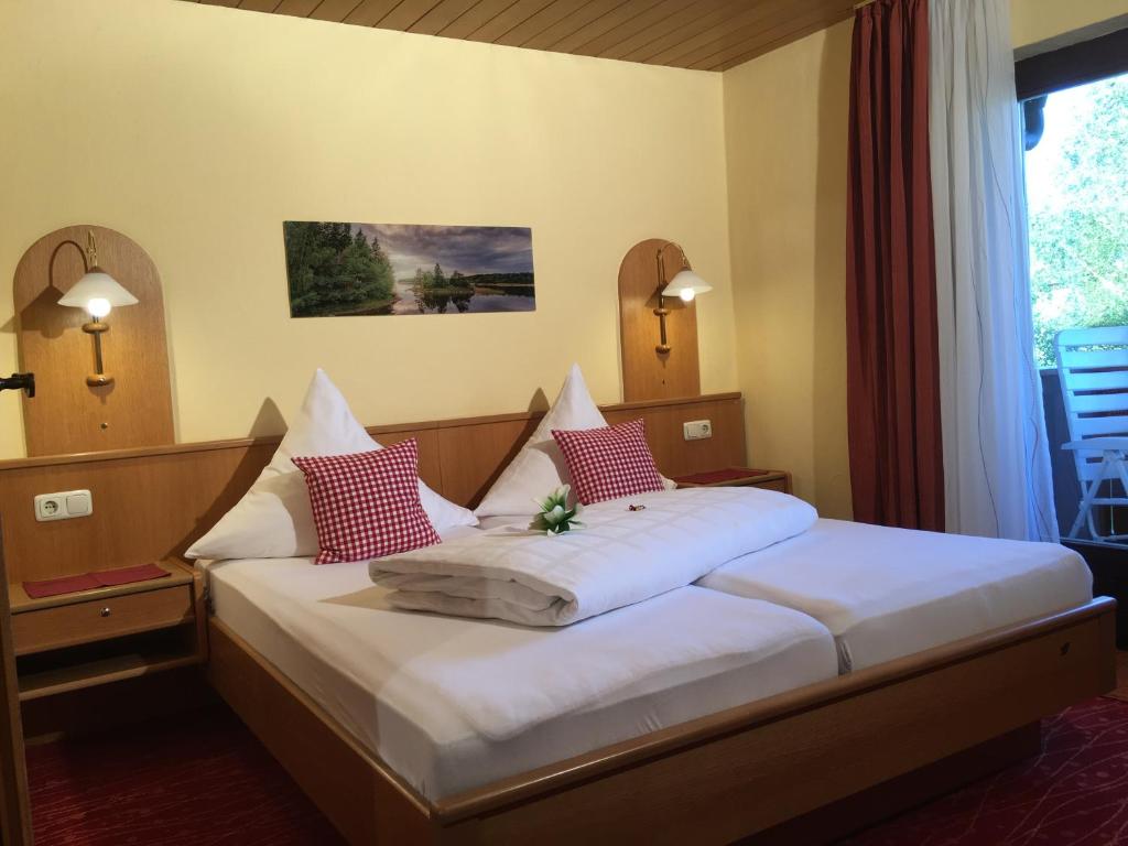 Postel nebo postele na pokoji v ubytování GarniHotel - Arberblick