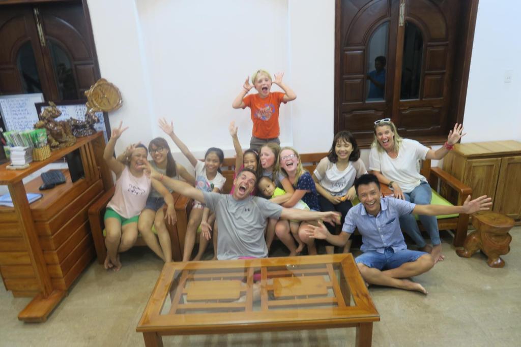 Khách lưu trú tại Riverside Plum Garden Villa