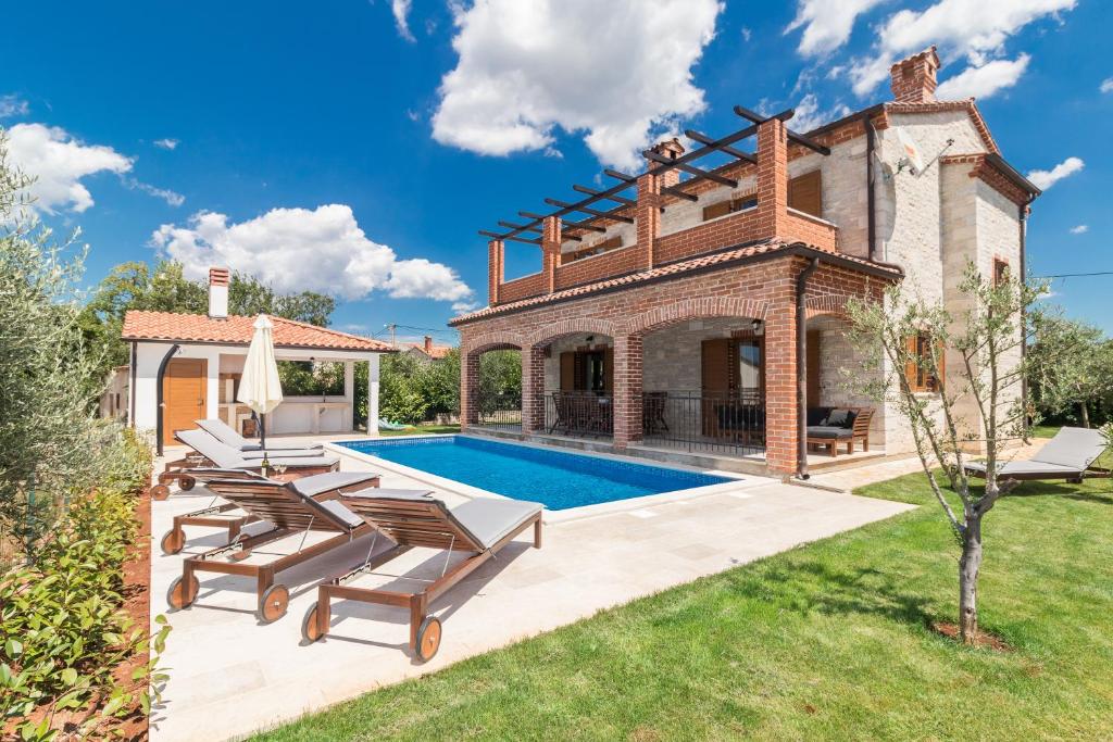 Πισίνα στο ή κοντά στο Villa Ingrid
