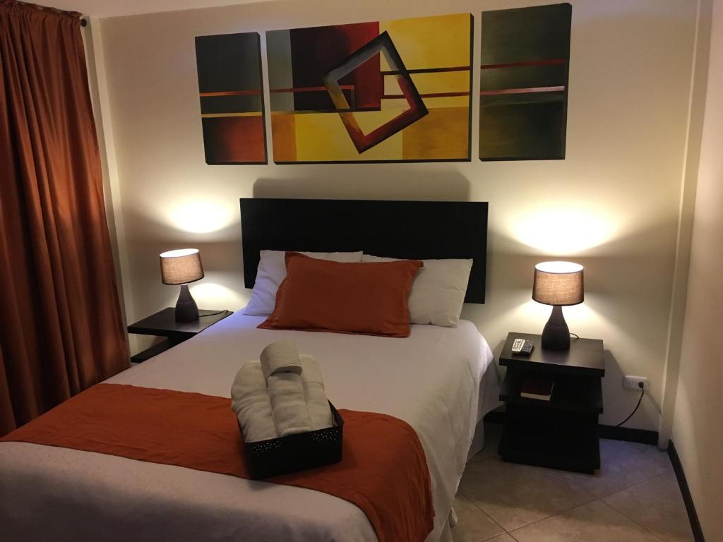 Postel nebo postele na pokoji v ubytování Hotel Las Mercedes Airport-Quito