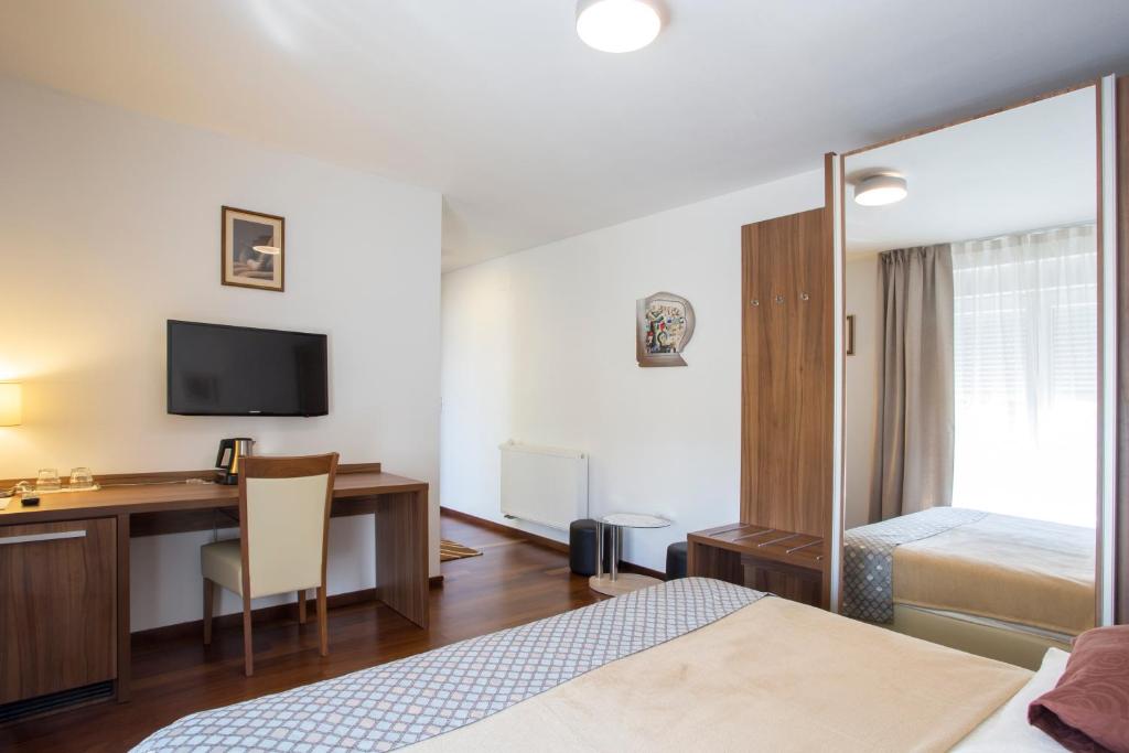 TV a/nebo společenská místnost v ubytování Residence Villa Karda
