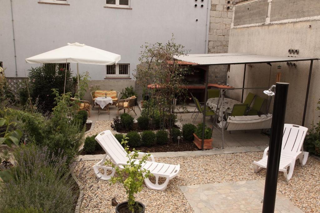 Zahrada ubytování Apartments Mali Raj